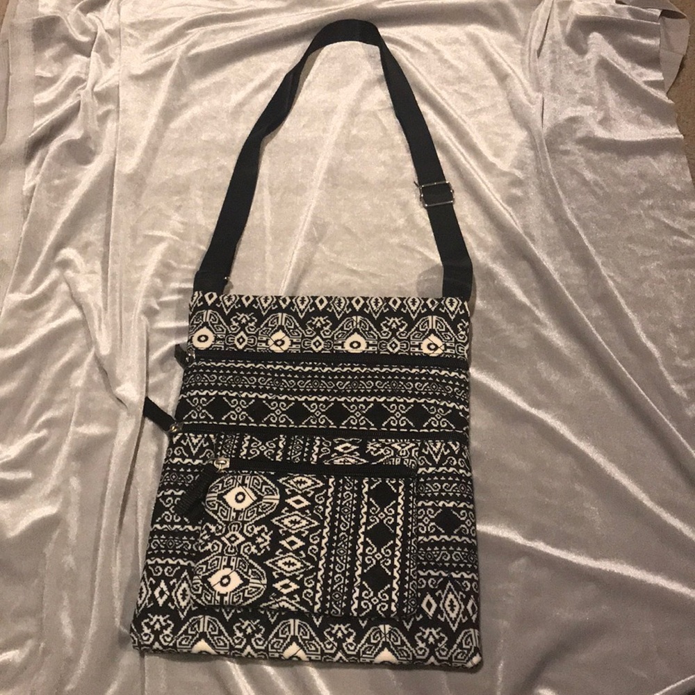 BRAND NEW Black and white print handbag